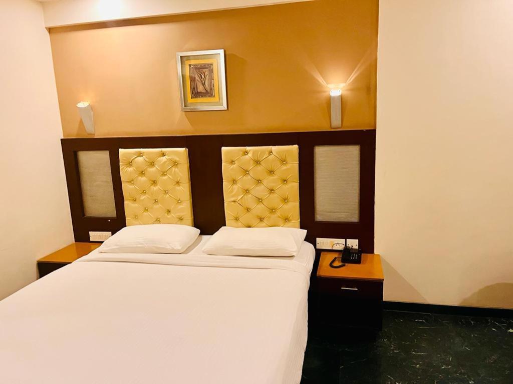Hotel Dr Rajkumar International Bangalore Exteriör bild