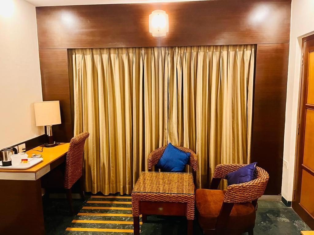Hotel Dr Rajkumar International Bangalore Exteriör bild