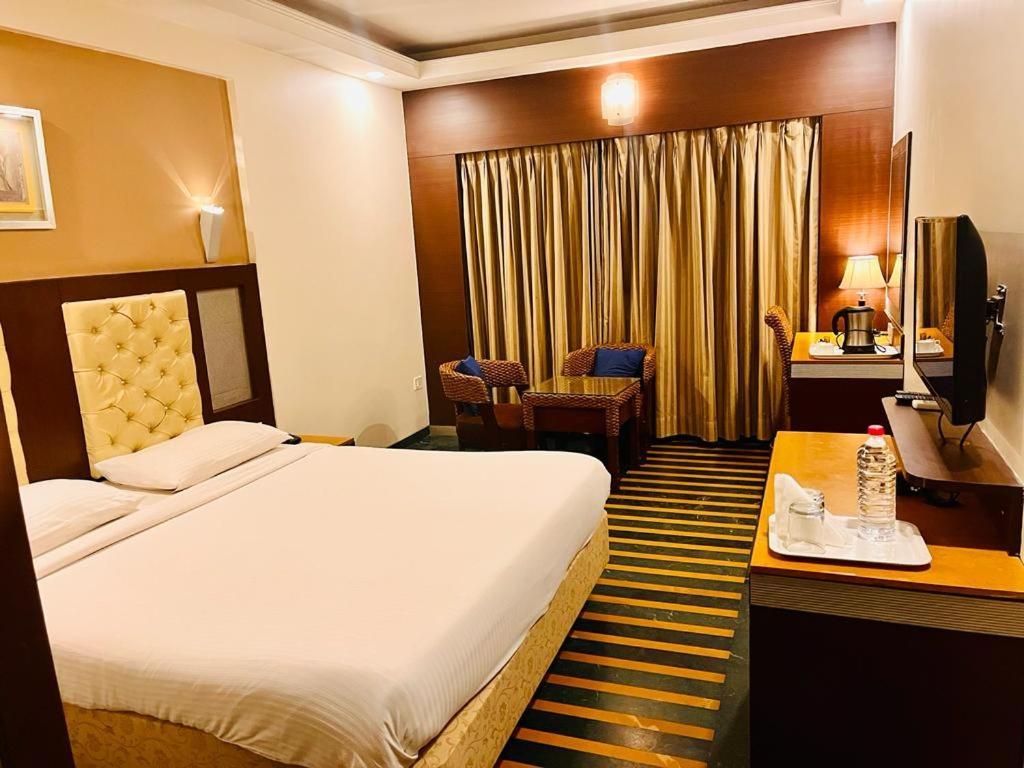 Hotel Dr Rajkumar International Bangalore Exteriör bild