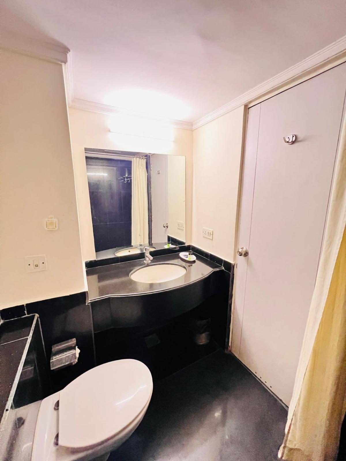 Hotel Dr Rajkumar International Bangalore Exteriör bild