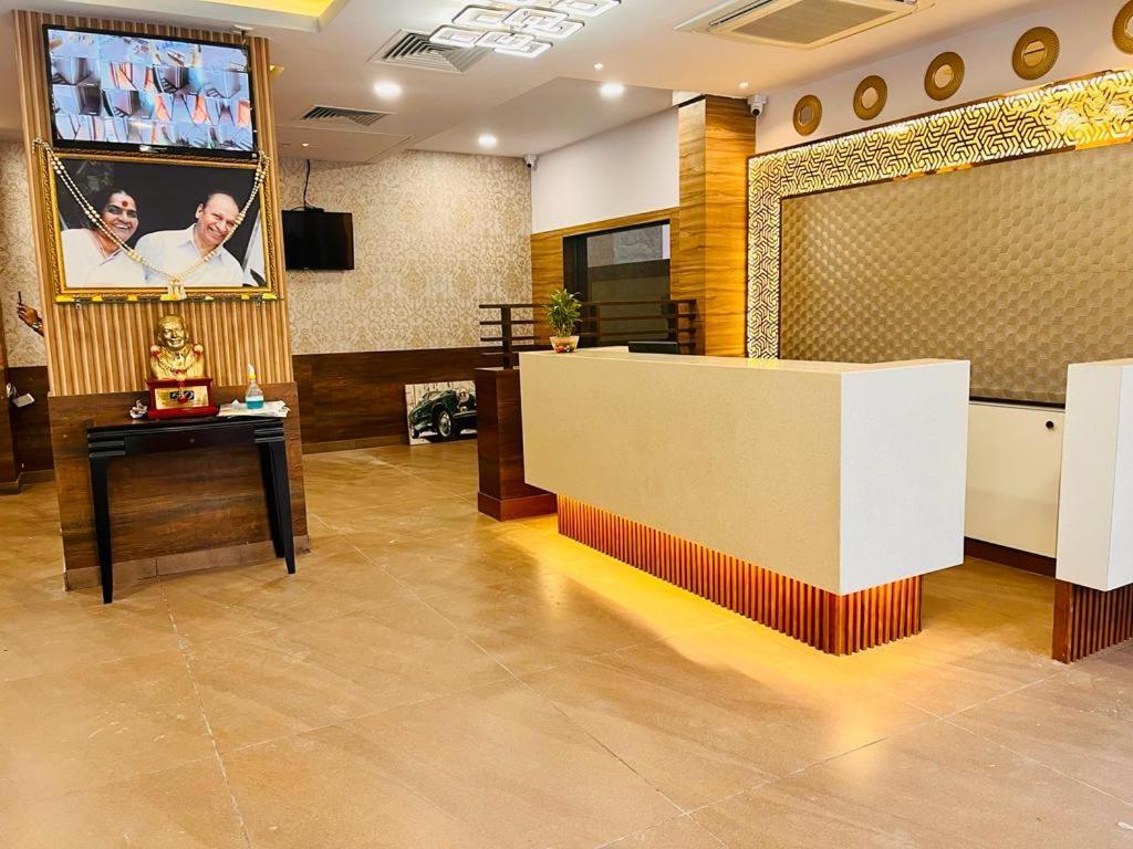 Hotel Dr Rajkumar International Bangalore Exteriör bild